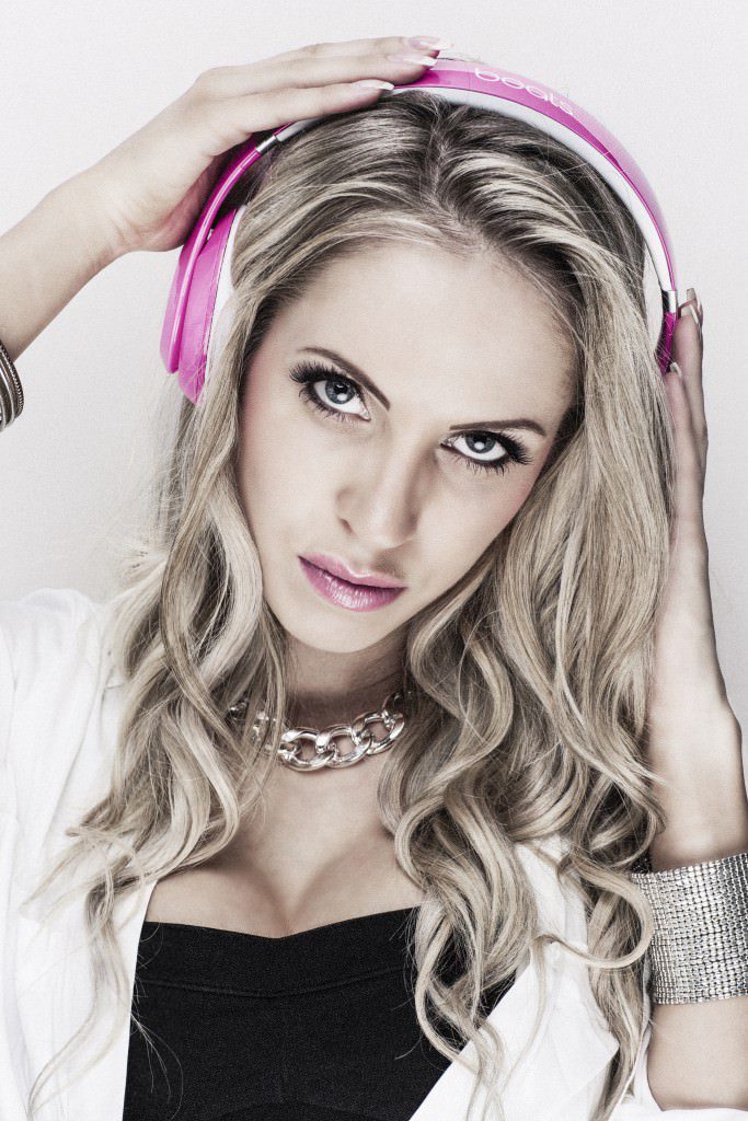 Showgruppen DJ Lady Lee3-683×1024